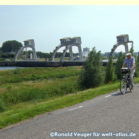Lock and dam system near Hagestein (Utrecht), Netherlands