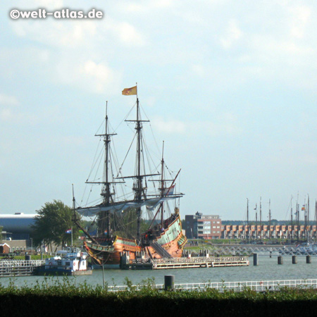 Nachbau der Galeone "Batavia" in Lelystad, Niederlande