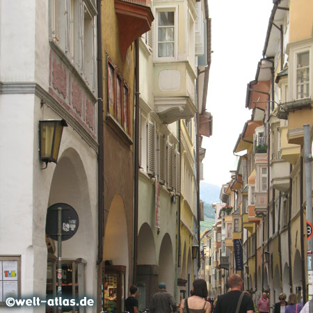 Laubengasse in Bozen, Einkaufsstrasse