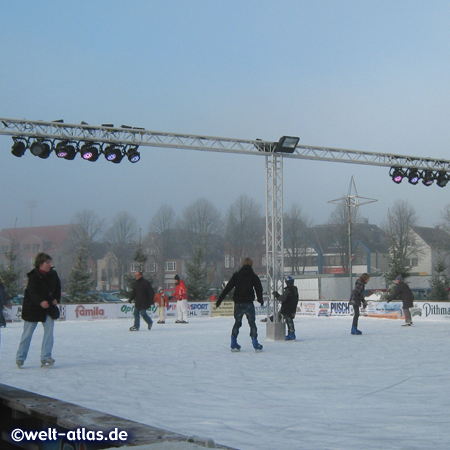 ice skating at the market square, Heide
