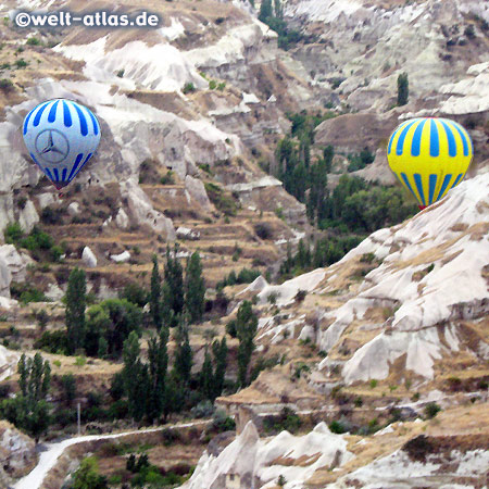 Heissluftballons über dem Göreme-Tal, UNESCO-Welterbe