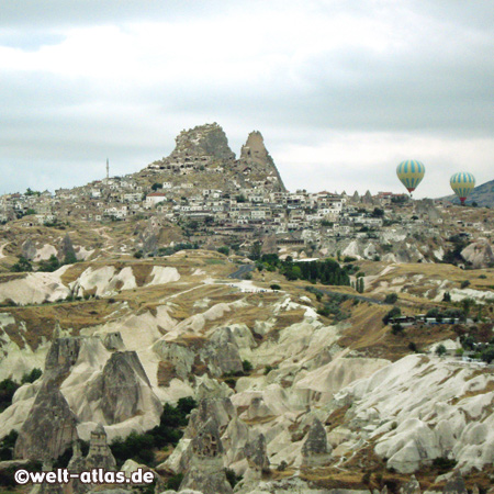 Balloning near the natural fortress of Uçhisar