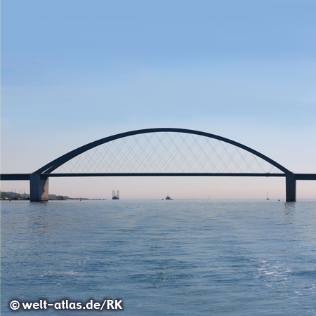 Straßen- und Eisenbahnbrücke über den Fehmarnsund zwischen der Insel Fehmarn und Großenbrode in Holstein,  Gesamtlänge der Brücke 963.00 m