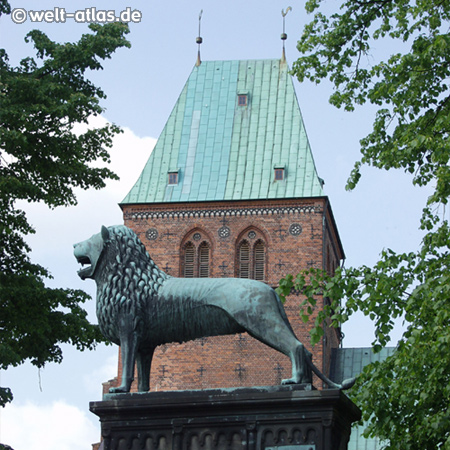 Der Ratzeburger Dom auf der Dominselnorddeutsche Backsteinbaukunst,Denkmal Heinrichs des Löwen