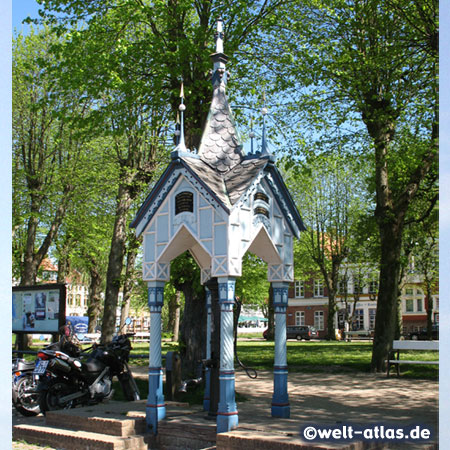 Market square with water well in Friedrichstadt