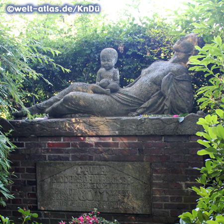 Grave sculpture of Paula Modersohn-Becker at the churchyard of Worpswede