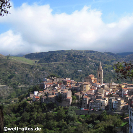 The mountain village Novara di Sicilia is a typical medieval town