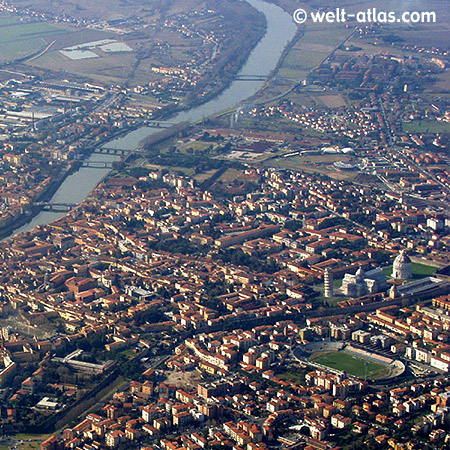 Flug über Pisa, Toskana, "Schiefer Turm", Domplatz, Arno