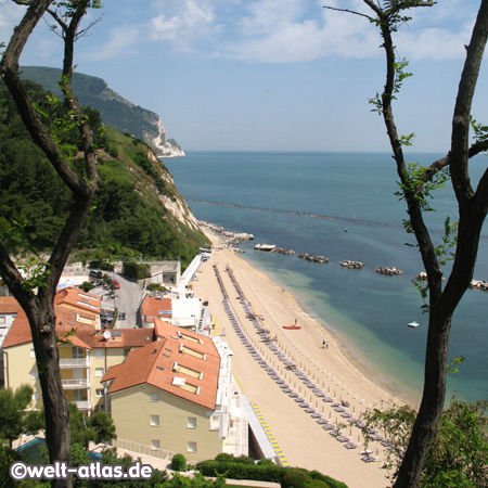 Beach, Numana, Riviera del Conero, Le Marche, Adriatic Coast, Italy