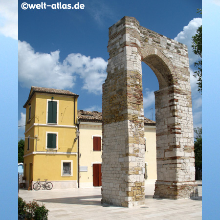 Numana, arco di torre romana, Riviera del Conero, Marche, Italy