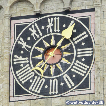 Uhr am Turm der Stadtkirche St. Michael in Jena