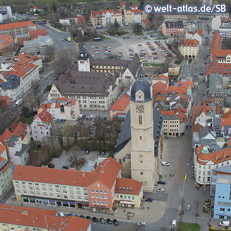 Blick vom Jentower auf die Stadtkirche St. Michael und das Stadtzentrum von Jena 