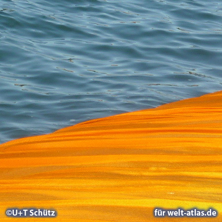 Detailed view of the floating piers