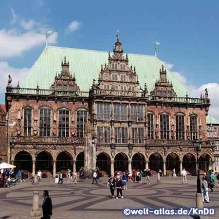 Das Bremer Rathaus mit seiner prächtige Renaissancefassade – Rathaus und Roland gehören zum UNESCO-Welterbe der Menschheit