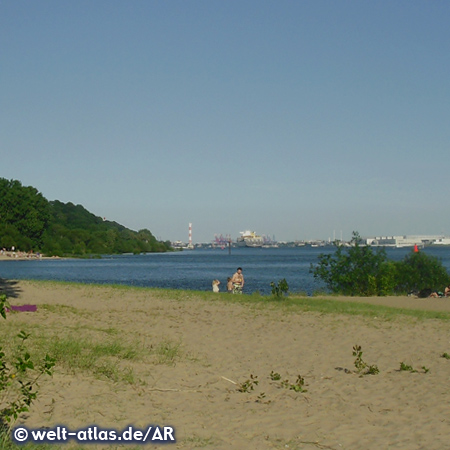 Sandy beach of the river Elbe near to Hamburg City