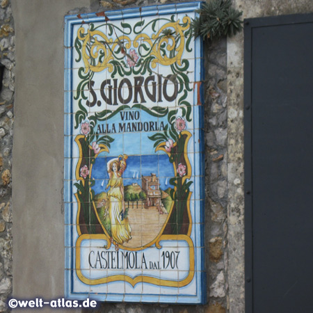 Schönes altes Schild Antico S.Giorgio in Castelmola, hier gibt es den berühmten Mandelwein