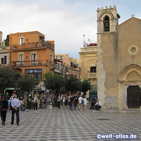The Piazza IX. Aprile and the Church of Sant'Agostino, now a library in Taormina
