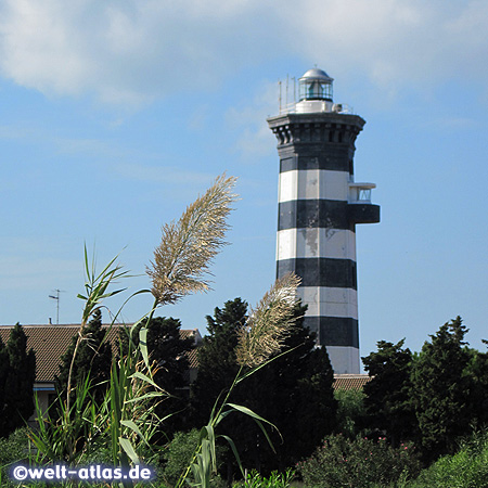 Leuchtturm Faro Capo Peloro an der Straße von Messina, Sizilien