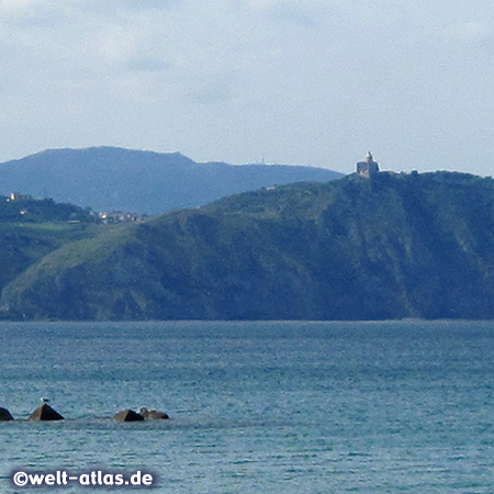 Ausblick von Marchesana zum Capo Tindari und der Pilgerkirche mit der wundertätigen Madonna Nera