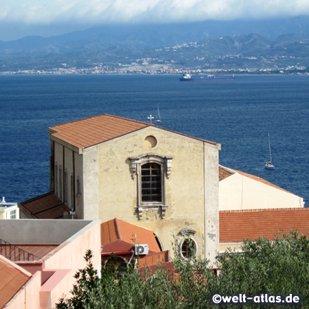 Borgo di Milazzo, die befestigte Oberstadt, Blick vom Kastell auf die Kirche