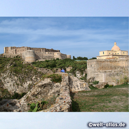 Castello di Milazzo, Kastell mit dem alten Dom