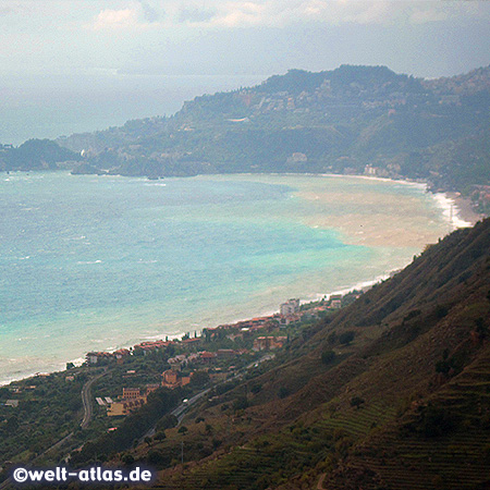 Blick von Forza D'Agrò über die Bucht nach Taormina