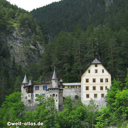 Hotel Schloss Fernsteinsee (Schloss Fernstein) an der Fernpassstraße in Tirol