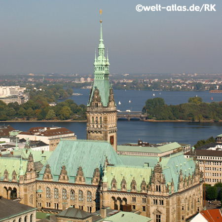 Blick auf Rathaus mit Binnen-u. Aussenalster, Hamburg