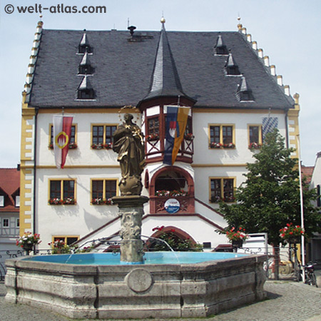 Rathaus im Renaissance-Stil von 1544 am Marktplatz