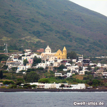 Der Hauptort San Vincenzo auf Stromboli