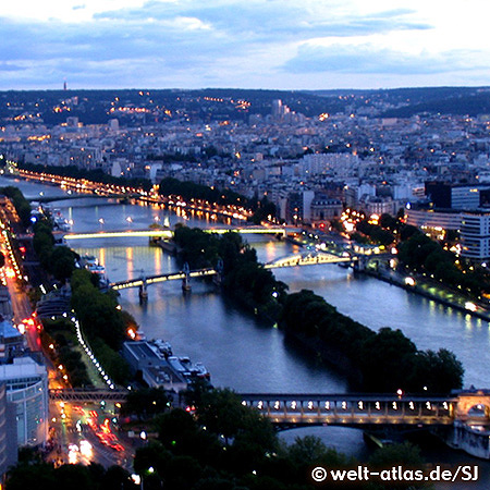 Die Ufer der Seine in Paris gehören zum UNESCO-Welterbe, hier die Seine bei Nacht