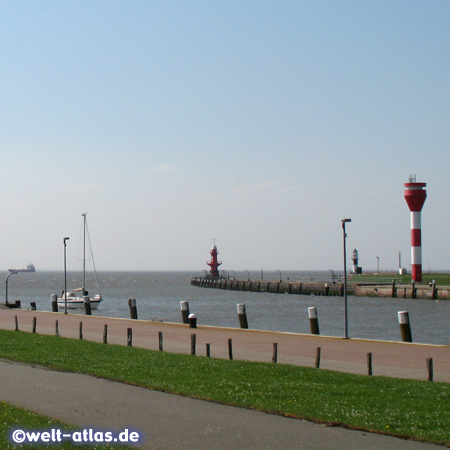 Nord-Ostsee-Kanal, Kiel Canal, Brunsbüttel, lighthouses at mole 2 and 3