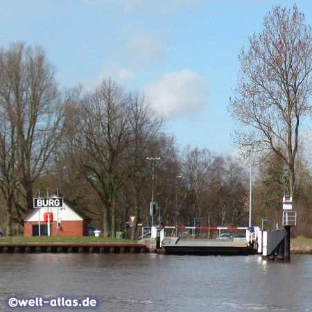 Fähranleger Burg am Nord-Ostsee-Kanal zwischen Aebtissinwisch im Kreis Steinburg und Burg in Dithmarschen