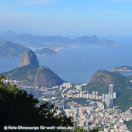 Carioca Landscapes between the Mountain and the Sea, Rio de Janeiro, UNESCO World Heritage Site since 2012 (View from Corcovado to Sugarloaf Mountain, Rio de Janeiro)