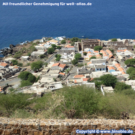 Blick vom Fort Sao Filipe auf Cidade Velha, die alte Hauptstadt der Kapverden auf der Insel Santiago, UNESCO-Weltkulturerbe – Fotos: Reisebericht Kapverden, kapverden.binobio.de