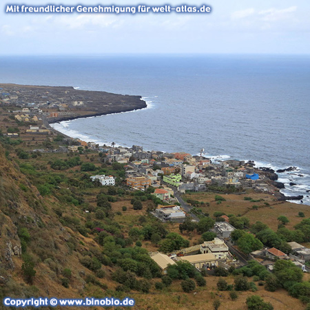 Blick auf Mosteiros und die Küste im Nordosten der Insel Fogo