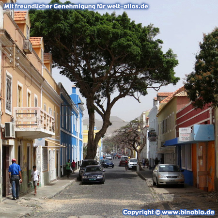 Historisches Stadtzentrum von Mindelo, Rua Santo Antonio auf der Insel São Vicente   – Fotos: Reisebericht Kapverden, kapverden.binobio.de