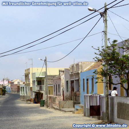 Verschlafene Straße in Rabil, der ehemaligen Hauptstadt der Insel Boa Vista, Kapverden – Fotos: Reisebericht Kapverden, kapverden.binobio.de
