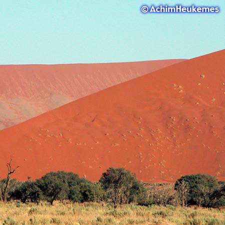 Rot leuchten die Dünen von Sossusvlei – Foto:Extremsportler Achim Heukemes, Zehnfach-Triathlet, Ultraläufer - www.heukemes.net