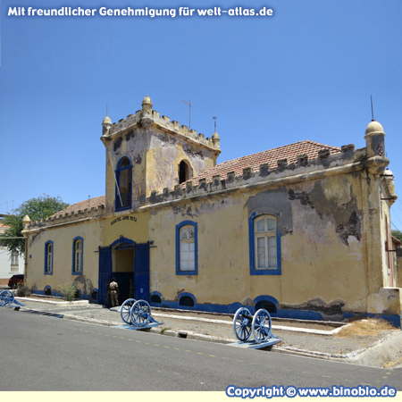 Kaserne Quartel Jaime Mota auf der Insel Santiago in der Altstadt der Hauptstadt Praia – Fotos: Reisebericht Kapverden, kapverden.binobio.de