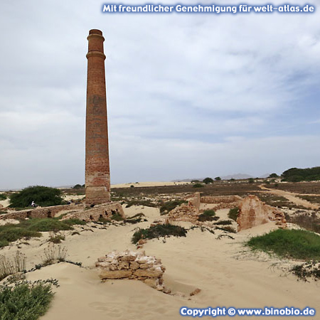 The chimney of the former brick factory at Rabil among the dunes is the emblem of the island of Boa Vista