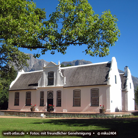 Weingut Boschendal mit Kapholländischer Architektur in Stellenbosch, Südafrika Foto: ©mika2404