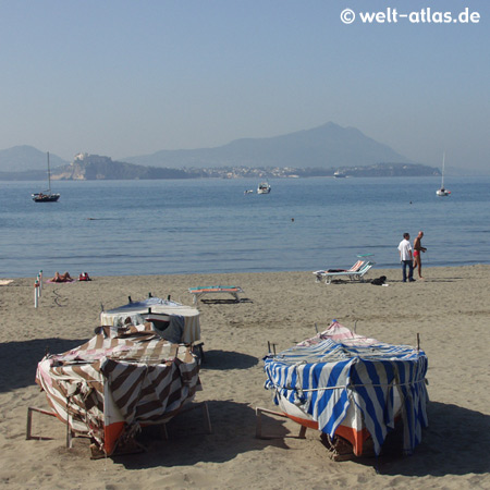 Spätsommertag am Strand von Bacoli bei Pozzuoli