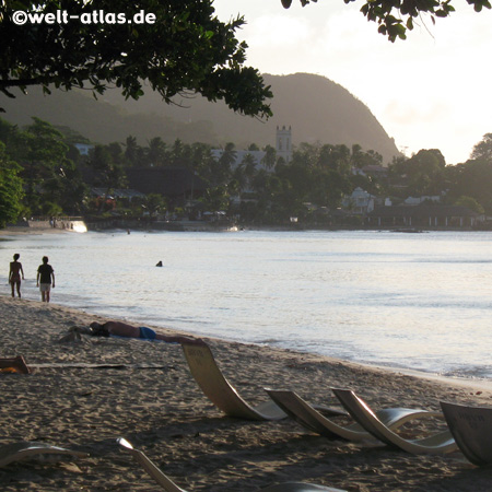 Blick auf Bel Ombre, Strand Beau VallonAbendstimmung