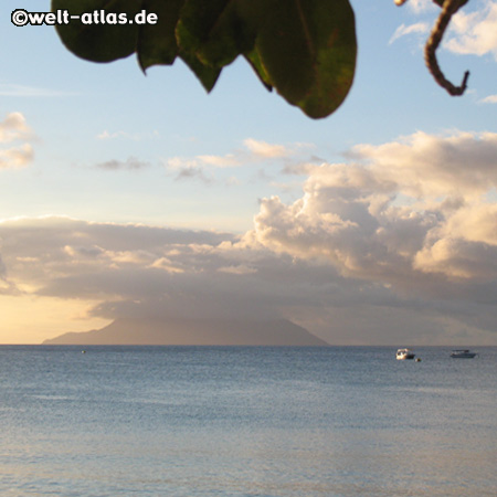 Blick auf Silhouette von Beau Vallon Bay, Mahé