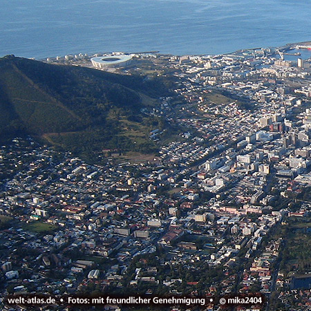 View over Cape Town from Table Mountain to Signal Hill and Green Point Stadium, Foto: ©mika2404