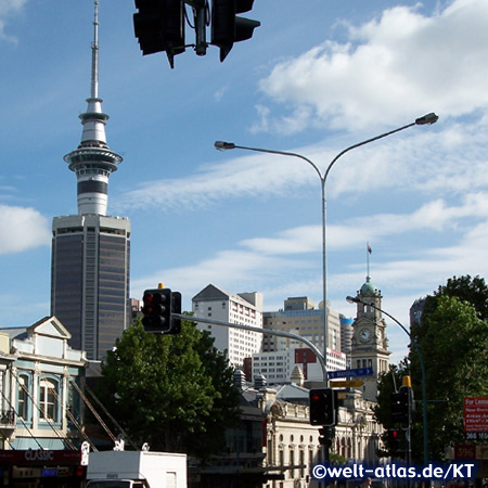 Rathaus Auckland und Sky Tower