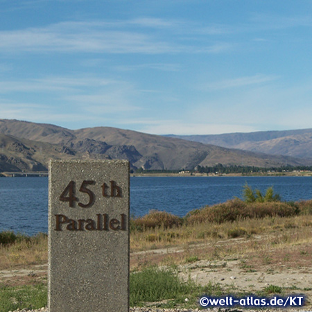 next to Lake Dunstan, monument marking the 45th parallel