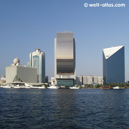 Skyline Dubai City, links das Hotel Sheraton Dubai Creek