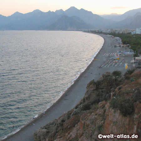 Abendstimmung, Blick vom Steilufer auf den Strand von Antalya, Lykische Küste